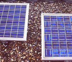differences in appearance of the 93 Wp ACN2000E (right) and 108 Wp ACN5000E solar panels (left)